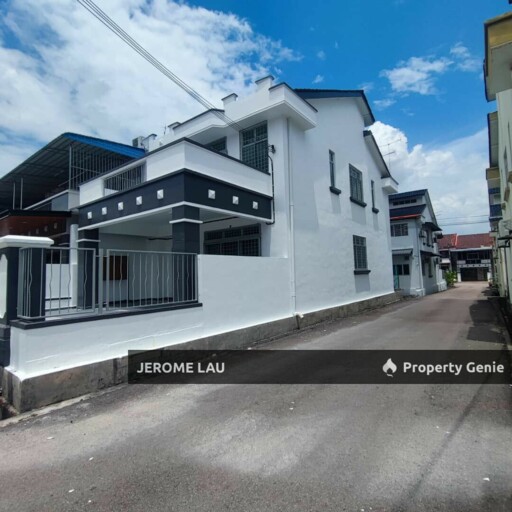 Sri Kluang Double Storey End Lot House for Sale