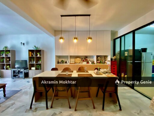 Fully Renovated & Partially Furnished | Double Storey Taman Saujana Puchong SP 10, Puchong