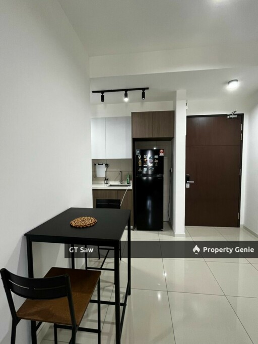 581sqft Near MRT Fully Furnished 2 R 1 B with Wifi for Rent
