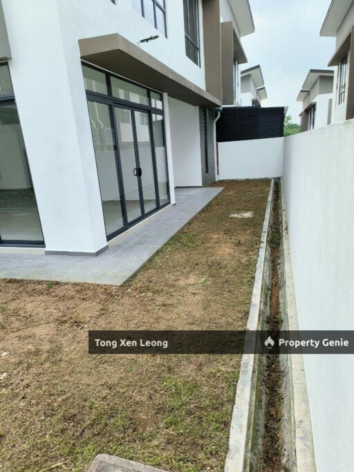 2 Storey Semi-D For Sale @ Country Villas Resort !! Brand New Unit !!