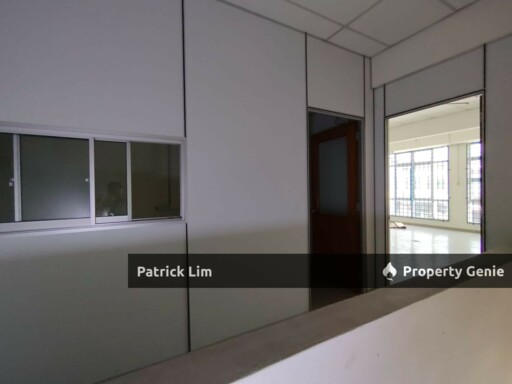 Taman Merdeka Permai [一楼] 店面出租 With Partition