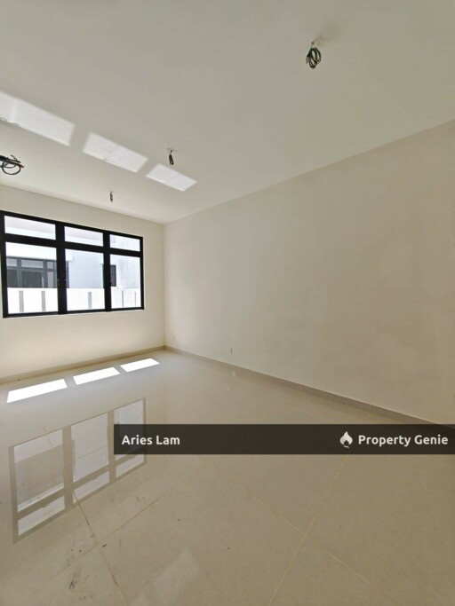 Danga Sutera @ Semi-D House Corner Lot / Skudai
