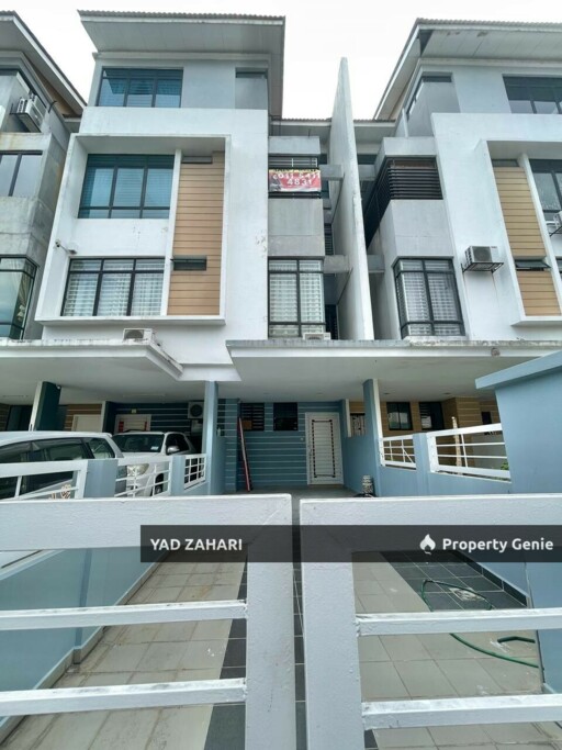 Taman Tasik Prima, Puchong | Townhouse 5 Bedrooms | RM890K - Fully Furnished, Roof Deck Facing Lake View & Spacious Built Up