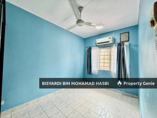 Corner Lot with Ample Parking + Extra Land 2 Storey House, Bukit Jelutong Shah Alam.