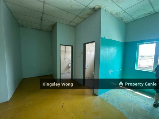 Meru Ipoh Three Storey Shoplot Facing main road High Traffic Near Jelapang HIghway Klebang