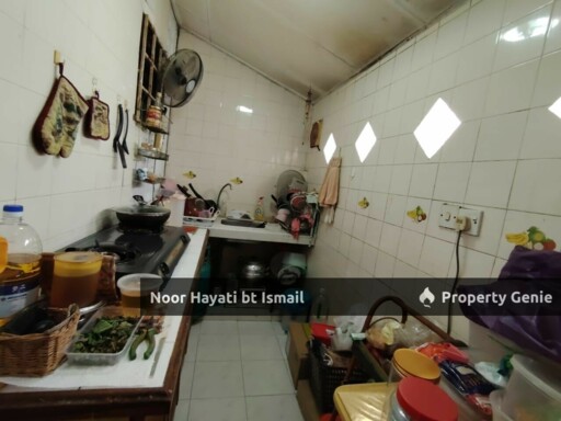 Section 7 Shah Alam, 2sty Corner House for Sale RM880k