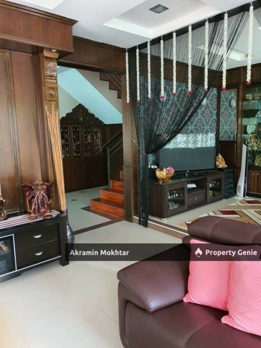 CORNER LOT & RENOVATED | LAMAN OAKLEAF 2.5 STOREY SUPERLINK