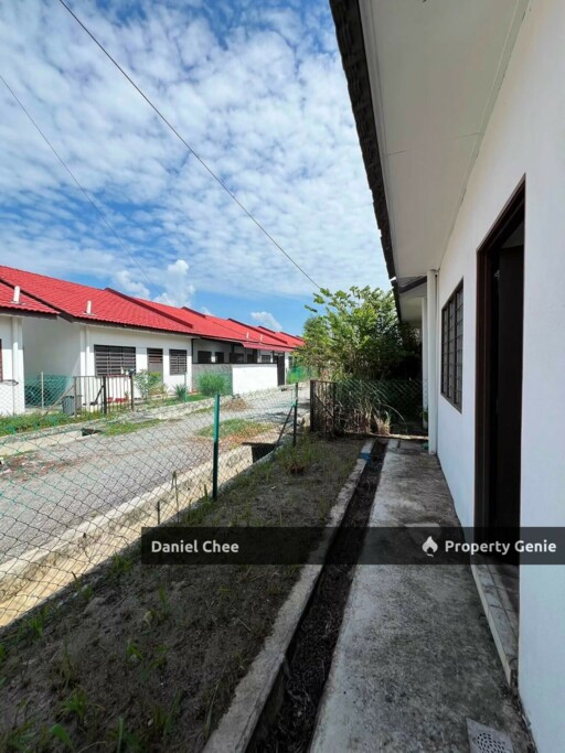 1838010826 Rumah Teres Setingkat Dijual MURAH
