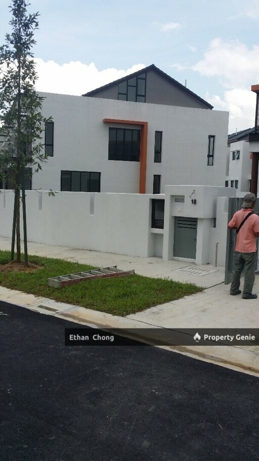 Elmina Garden Terrace House For Sale(End Lot)
