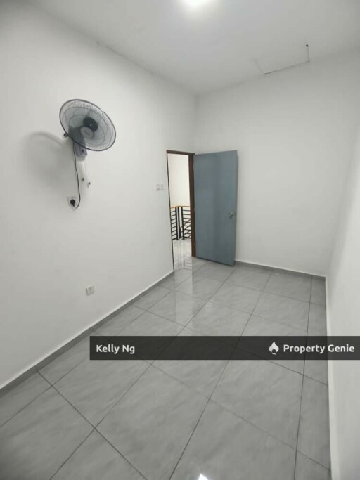 2 Sty Renovated House With Air Cond & Water Heater Att Tmn Sri Indah Klang For Rent