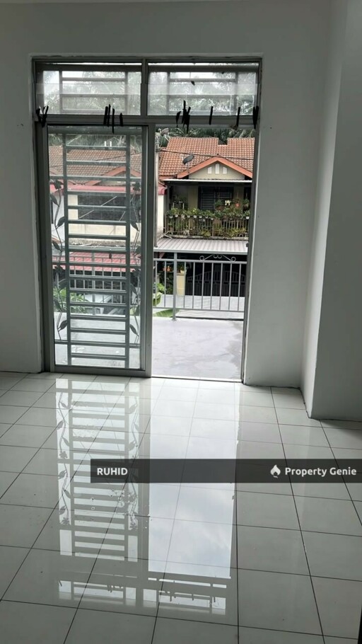 Renovated End Lot Double Storey House, Taman Scientex Kelapa Sawit