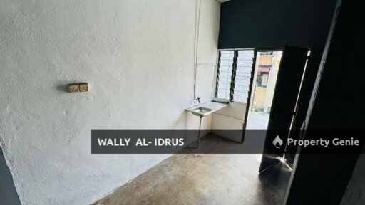 Single storey house intermediate at Bukit Kuchai, Puchong