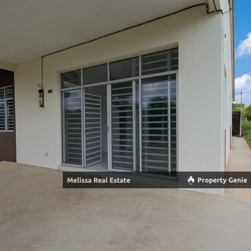 Corner House Huge Space For Rent in Kuantan