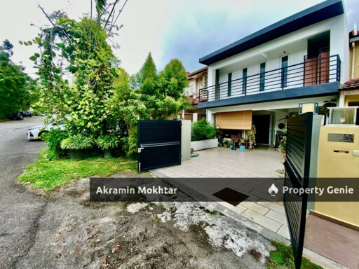 Fully Renovated & Partially Furnished | Double Storey Taman Saujana Puchong SP 10, Puchong