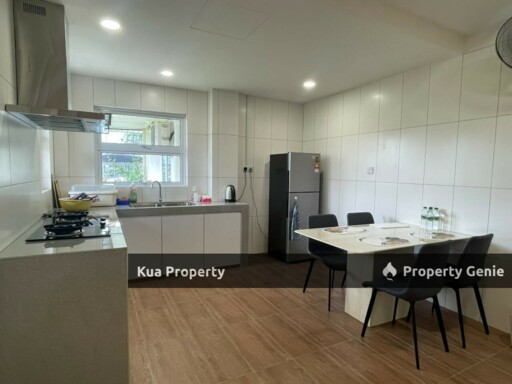3 Bedrooms at Central Court Apartment at Jalan Central, Padungan