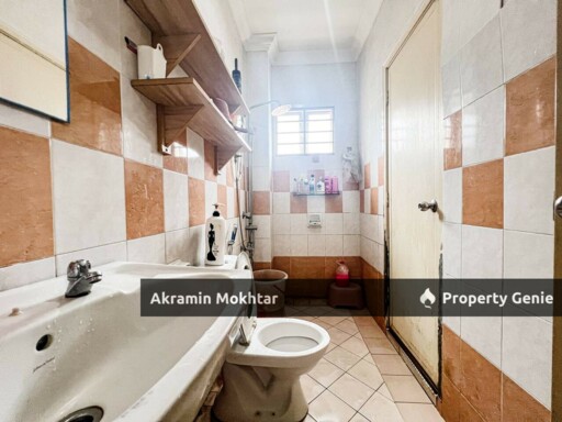 FREEHOLD, RENOVATED & PARTIALLY FURNISHED | 2 Storey House Taman Prima Saujana Kajang Selangor