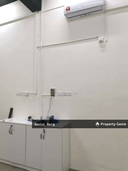 Taman Molek 1 Shoplot For Rent