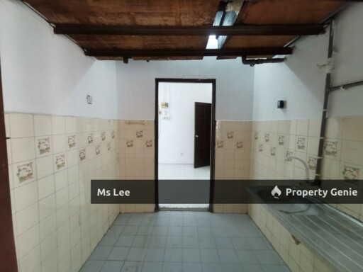 3rd Floor Shop Apartment @ Taman Sri Kuching, KL-Ready 30/9