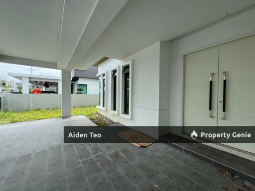 Ujong Paris 8 Residence For Sale