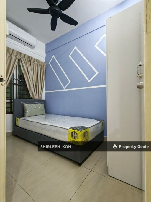 Male room renting for rent at Suriamas Suite @ Larkin JB Town Area