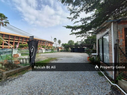 Bungalow Lot (Corner Unit) Facing Stadium Paroi
