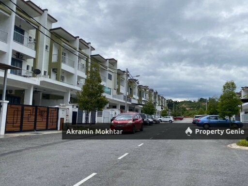 FREEHOLD & RENOVATED | 2.5 storey terrace Jalan SI 1/3 Taman Sentosa Impian Sg Merab Putrajaya