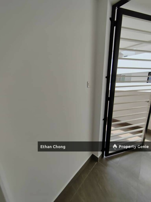 Nova Saujana Partial Furnished Unit For Rent