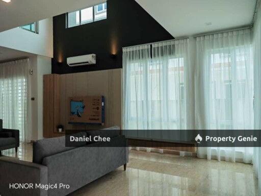 Modern Semi-d Selling Below Market Value with Fully Furnished