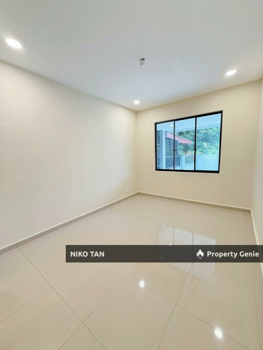 Taman Perling 1 Storey With Renovated & Extended Kitchen