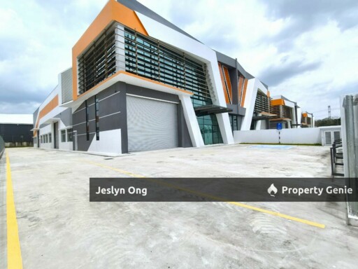 Semi-Detached Factory @ Frontier Industrial Park, Desa Cemerlang for Rent