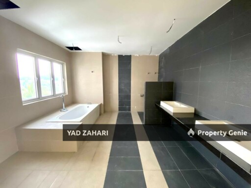 Taman Alam Kemuning, Shah Alam | 3-Storey Bungalow 6+1 Bedrooms | RM1.6M - Near Highway, Spacious Car Porch & Big Covered Balcony