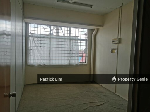 Taman Jati Batu Berendam [1st Floor] 3 Rooms Shop Lot FOR RENT