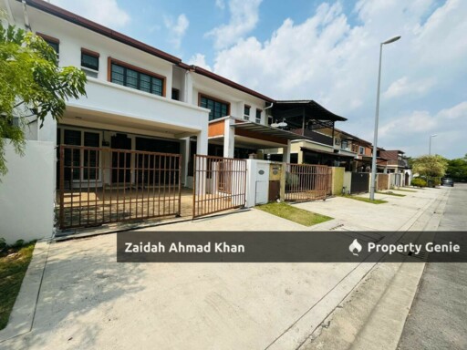 Double Storey Link Putra Avenue with Extended Kitchen Facing Open