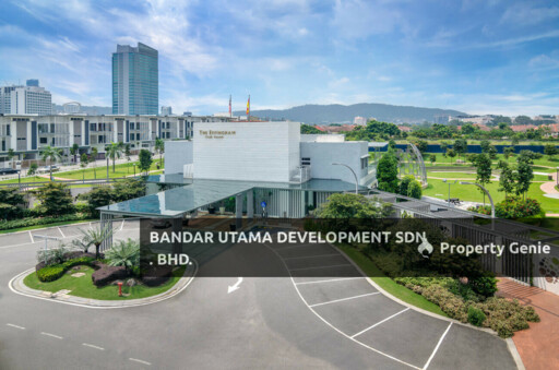 The Effingham, Bandar Utama