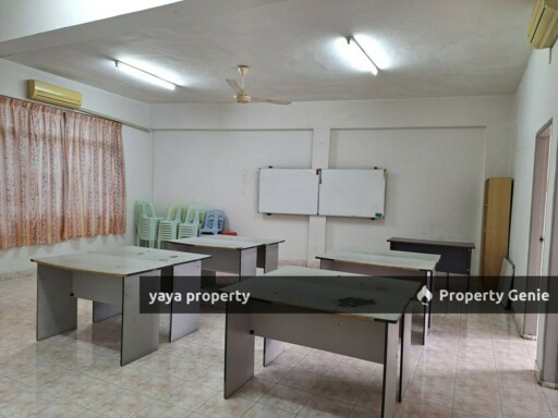 BANGUNAN KEDAI 3 TINGKAT DI BANDAR KUALA KRAI