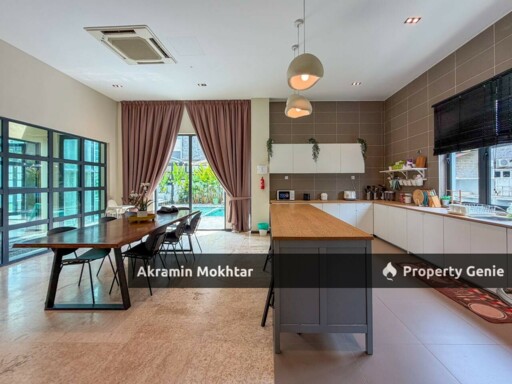 Renovated & Fully Furnished | 3 Storey Bungalow Kristal Court Seksyen 7, Shah Alam