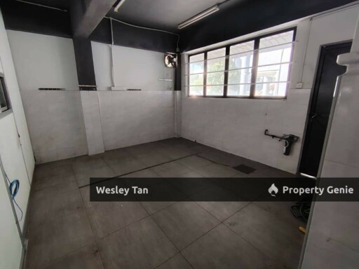 Melaka Raya 3 Storey Corner Shoplot For Rent