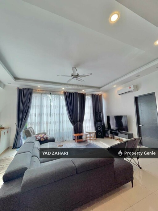 Semi-furnished Double Storey Zero Lot Bungalow Next to the Natural Lake, Perdana Heights