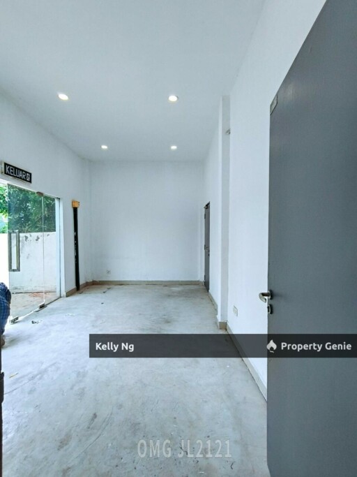 2.5 Storey Semi-Detached Factory / Warehouse At Pandamaran Klang For Rent