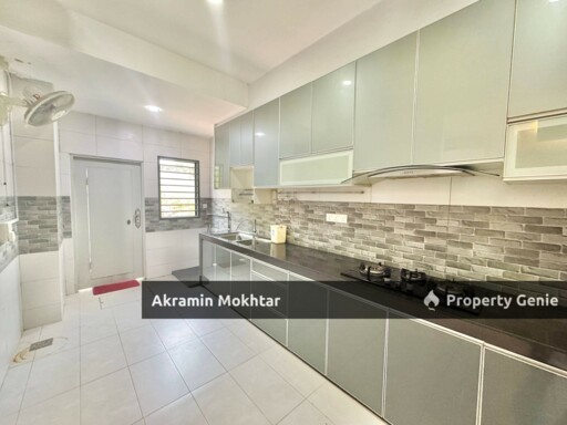 Freehold & Renovated | 2.5 Storey Terrace Intermediate TTDI Grove Phase 10, Kajang