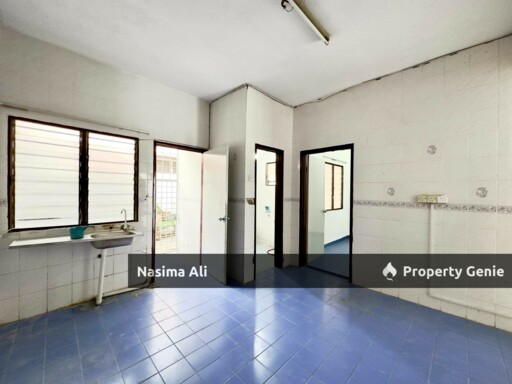 Spacious Unit- 2 Storey, Jalan Turmalin Seksyen 7 Shah Alam