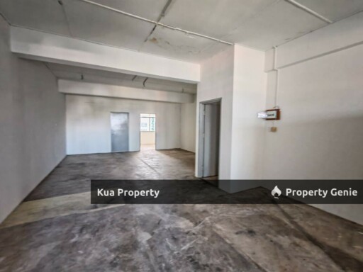 Third Floor Intermediate Shoplot / Office For Rent! Located at Jalan Rock