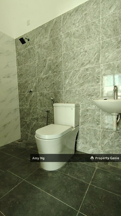 Never Occupied New Single Semi D For Sale HillView