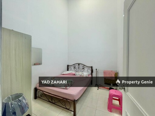 Seksyen 29, Kg Lombong Shah Alam | Single Storey Semi-D 4 Bedrooms | RM500K - Extra Land, Loft Features & Easy Access to Main Road