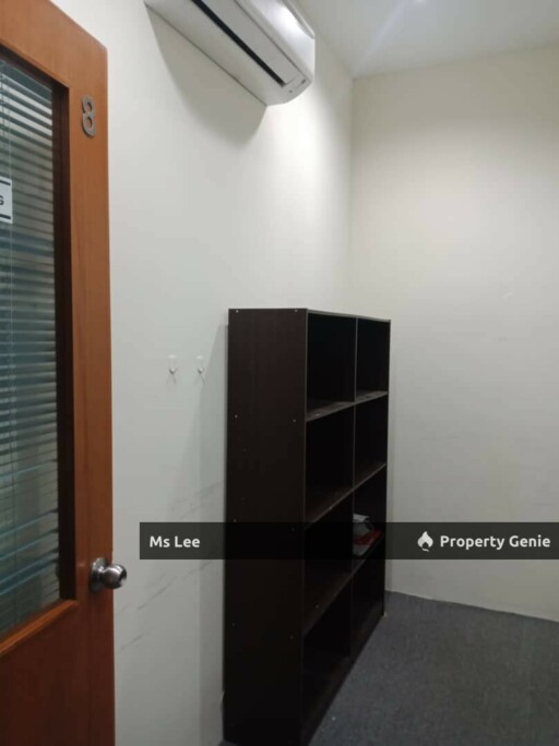 Office Room 8 RM560-Pusat Perdagangan Kuchai @ Kuchai Lama-Ready 15/11
