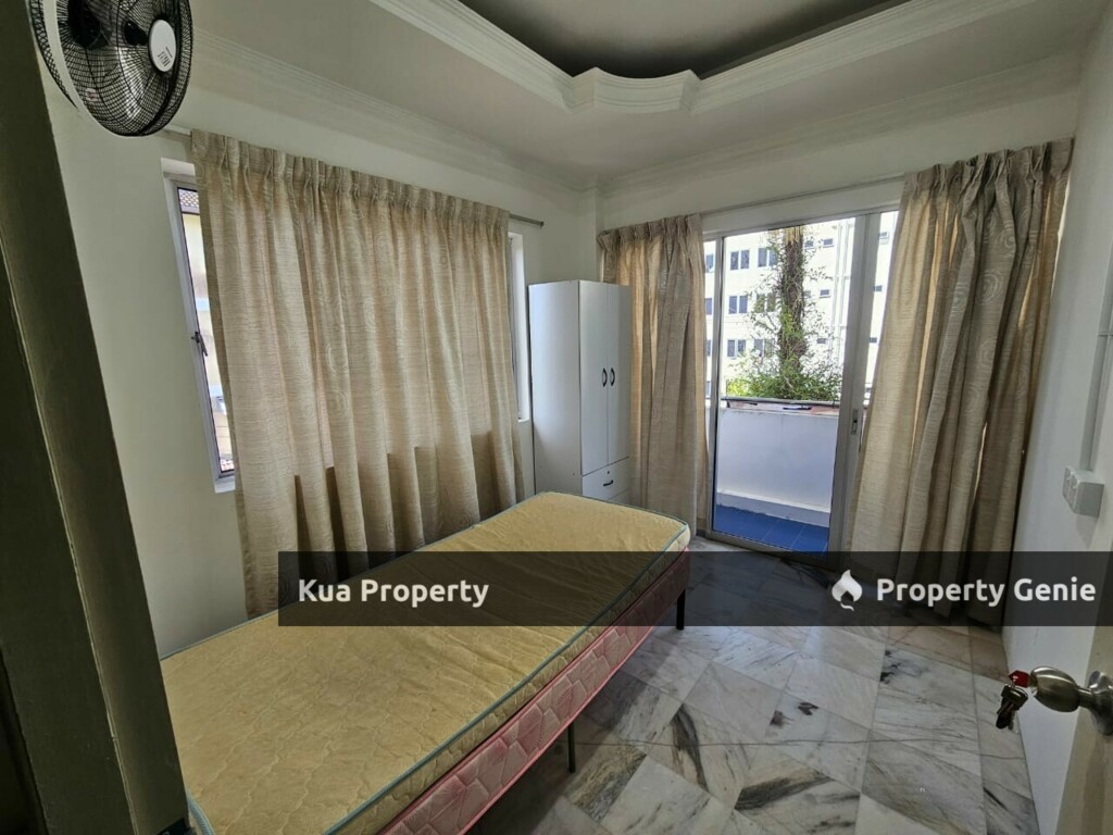 Single Room for Rent! Located at Central Court Apartment, near MBKS