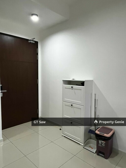581sqft Near MRT Fully Furnished 2 R 1 B with Wifi for Rent