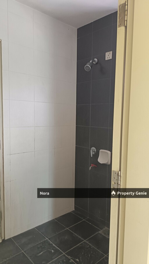 Laman Delfina, Nilai Impian. Corner lot for sale