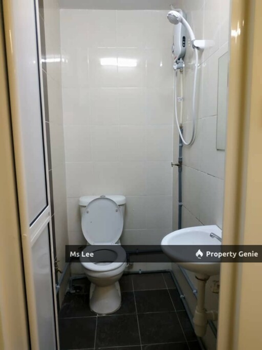 Room 205 RM 750 @ 2 Storey Shop Hotel,Chow Kit -near LRT/HKL/IJN -Ready 15/12