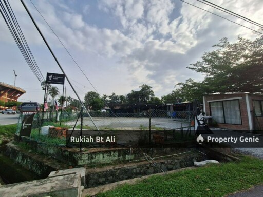 Bungalow Lot (Corner Unit) facing Stadium Paroi